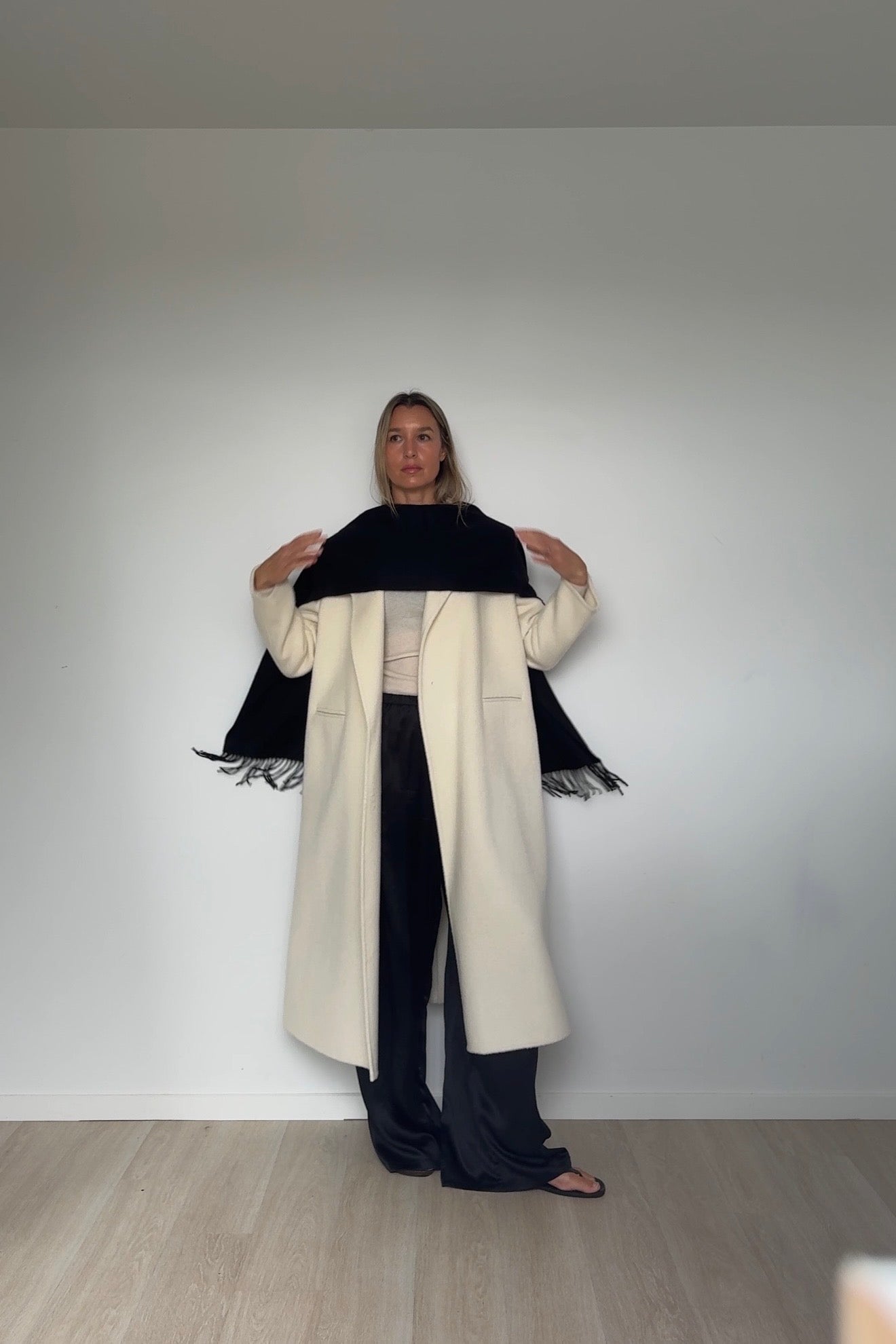 Black Pure Cashmere Tassel Scarf