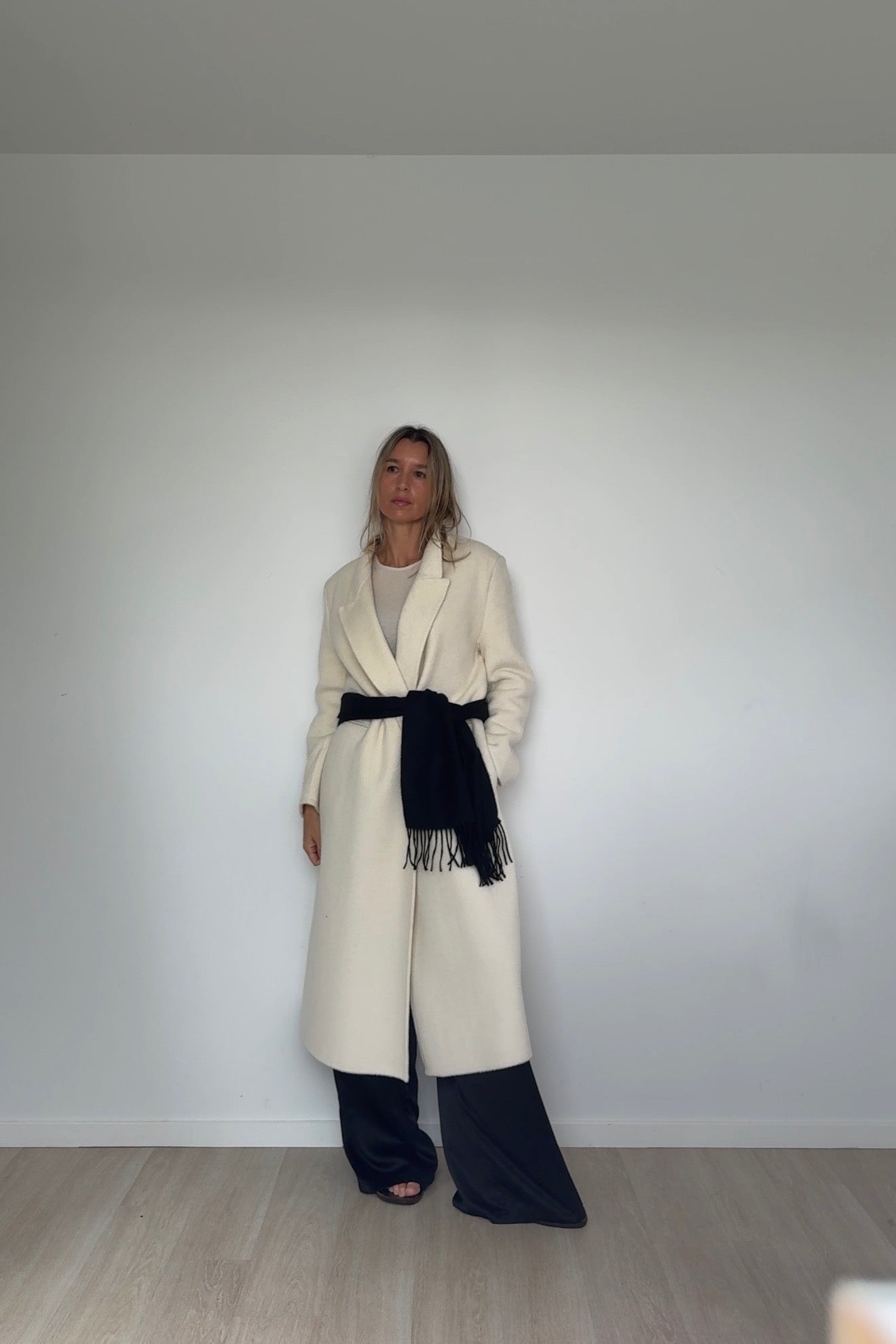 Black Pure Cashmere Tassel Scarf