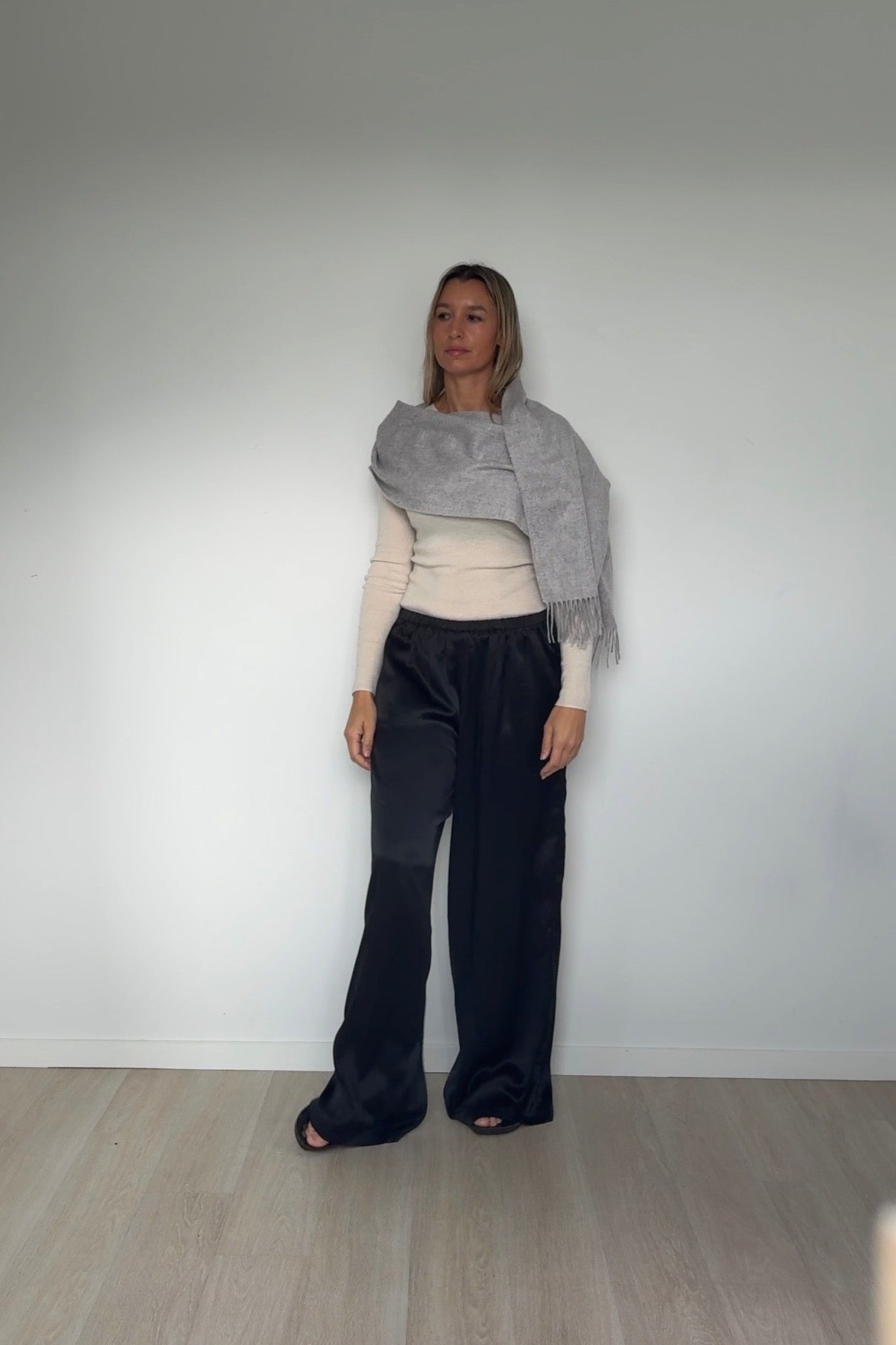 Marle Grey Pure Cashmere Tassel Scarf